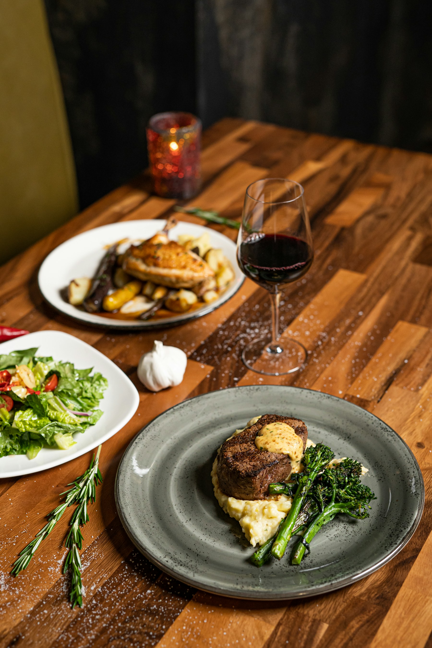 Essen und Wein als Beispielaufnahme